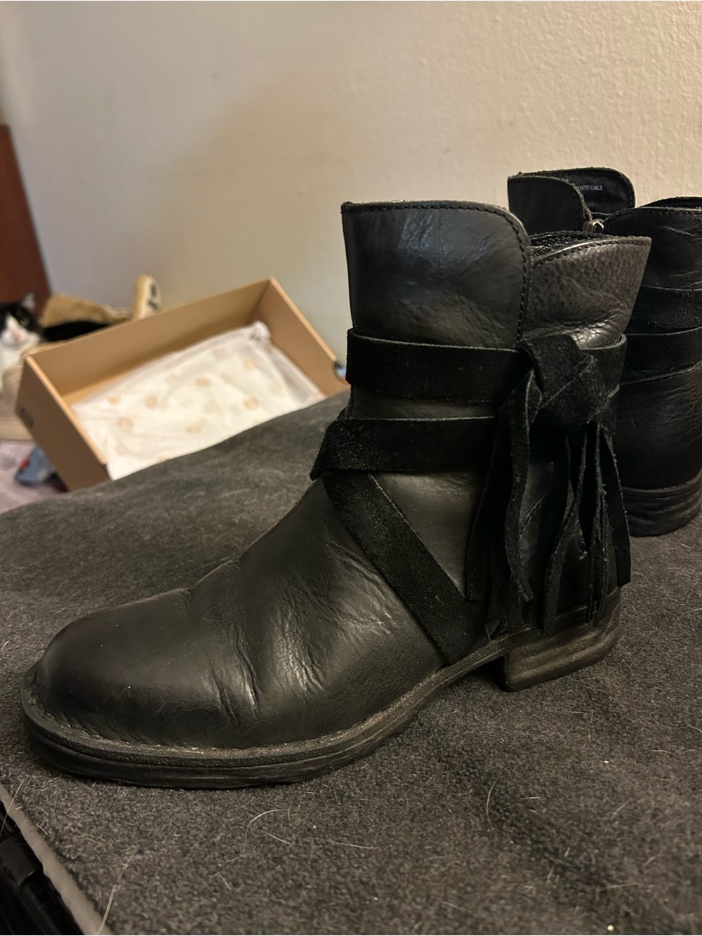 Børn Perl Black Leather & Suede Fringe Ankle Boots - Women’s Size 6
